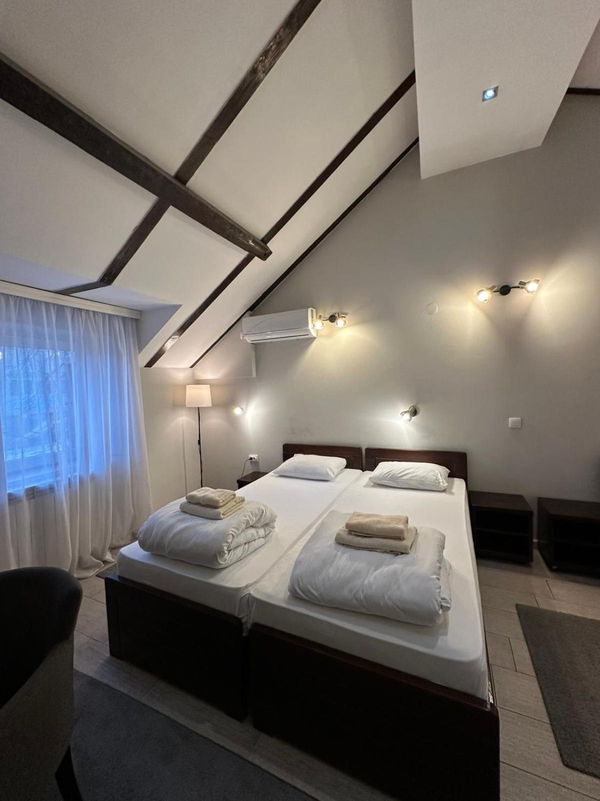 Apartments & Accommodation Stojic Novi Sad Room photo