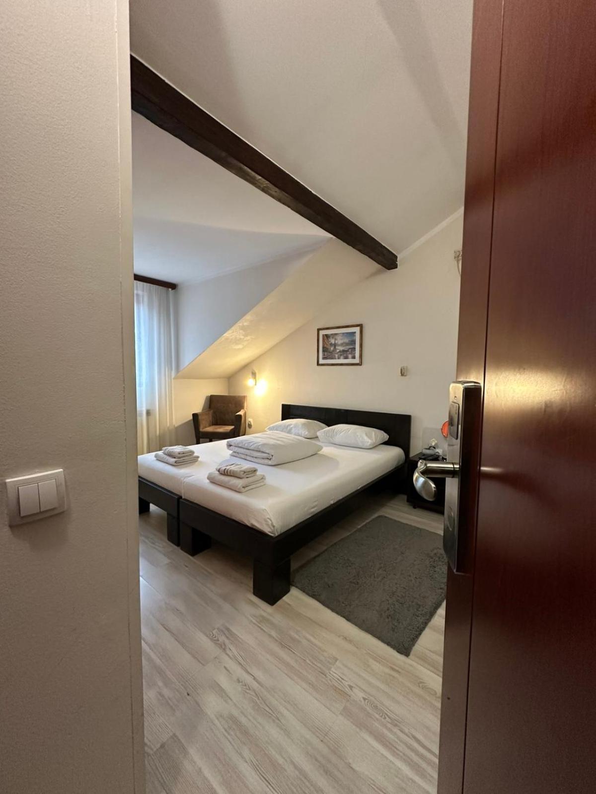 Apartments & Accommodation Stojic Novi Sad Room photo